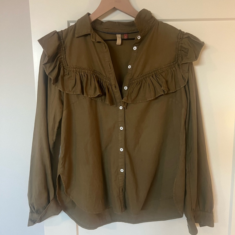 Anthropologie pilcro ruffle button down